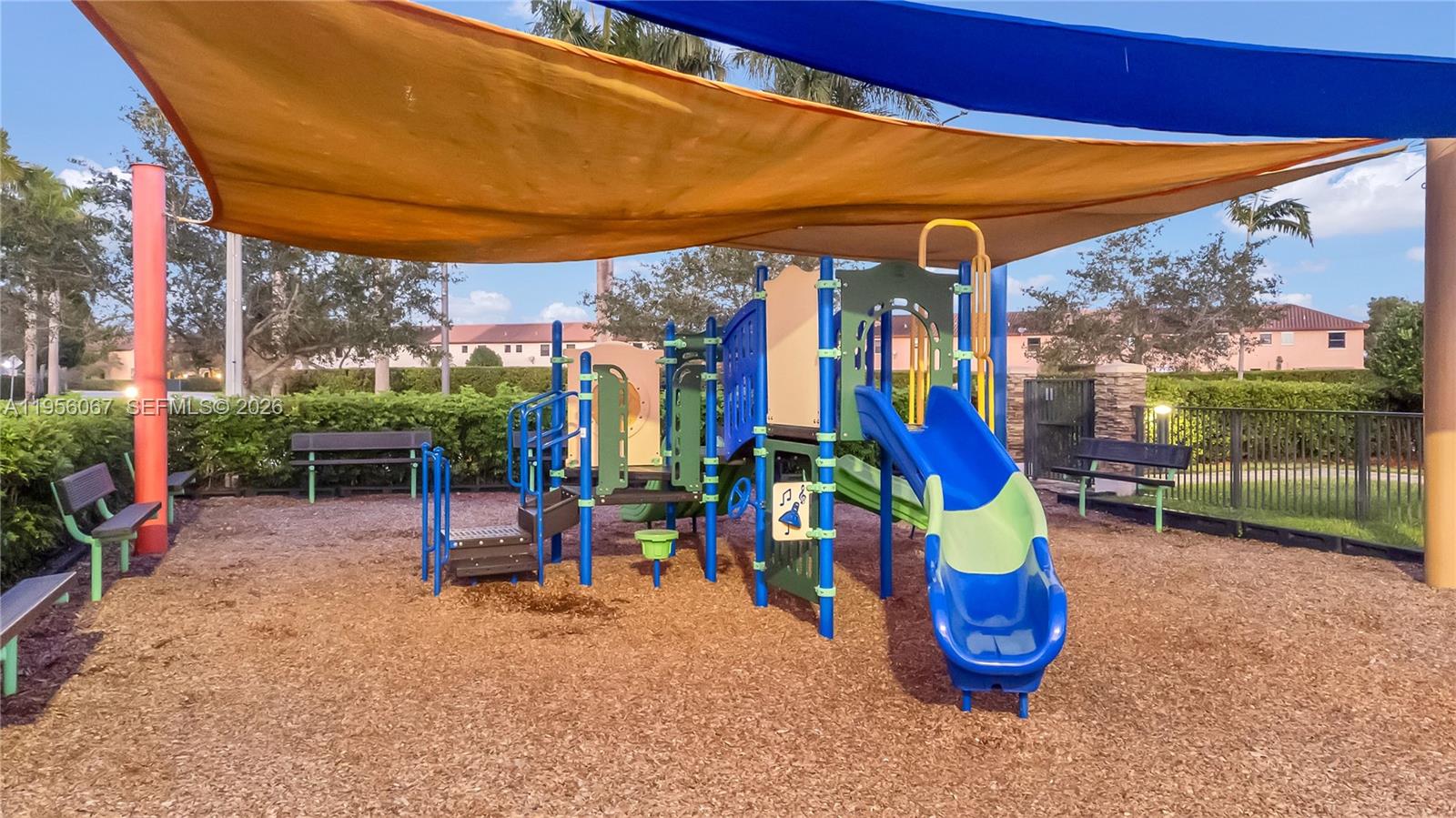 BAYWINDS OF FLORES - Residential