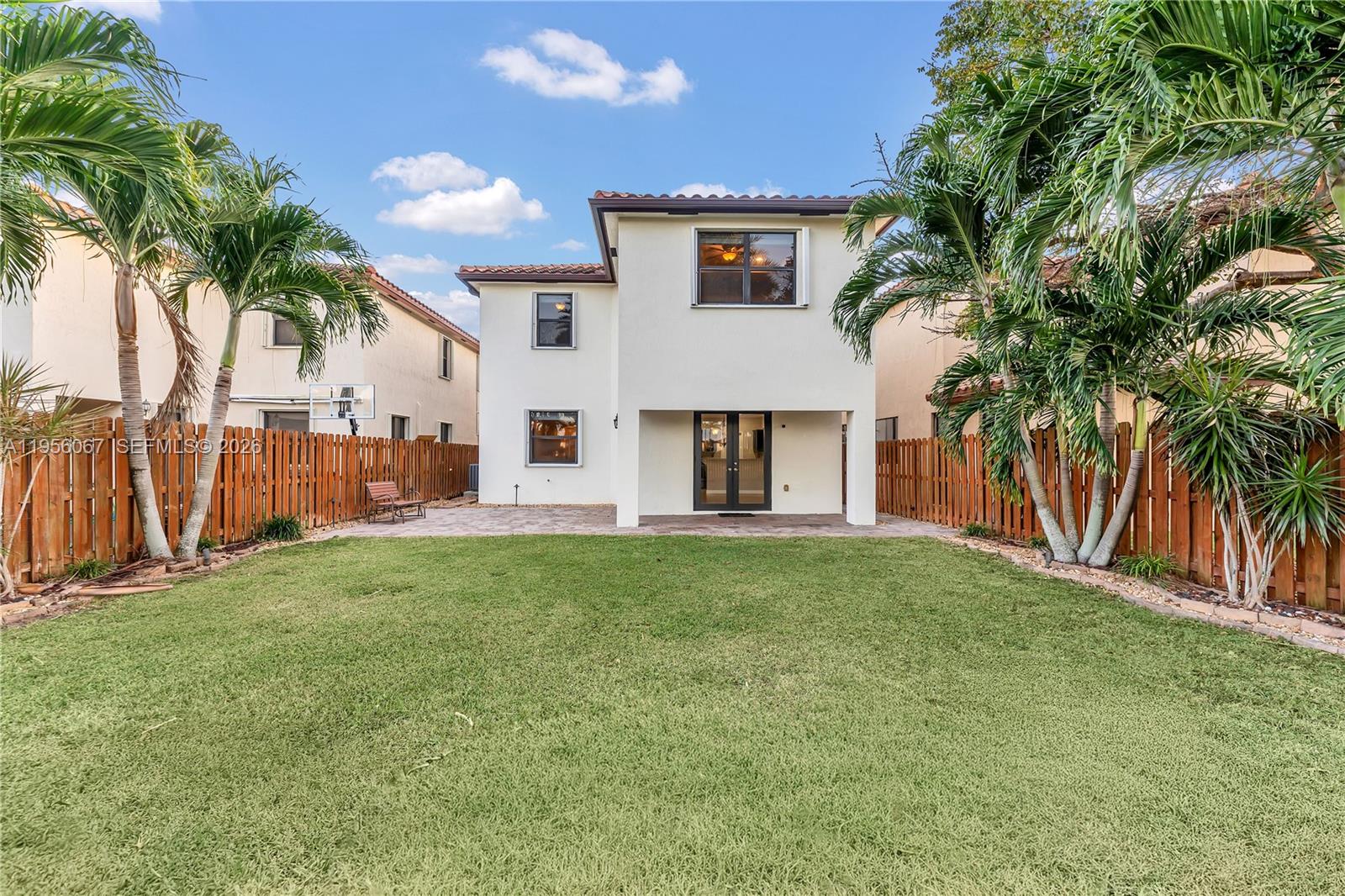 BAYWINDS OF FLORES - Residential