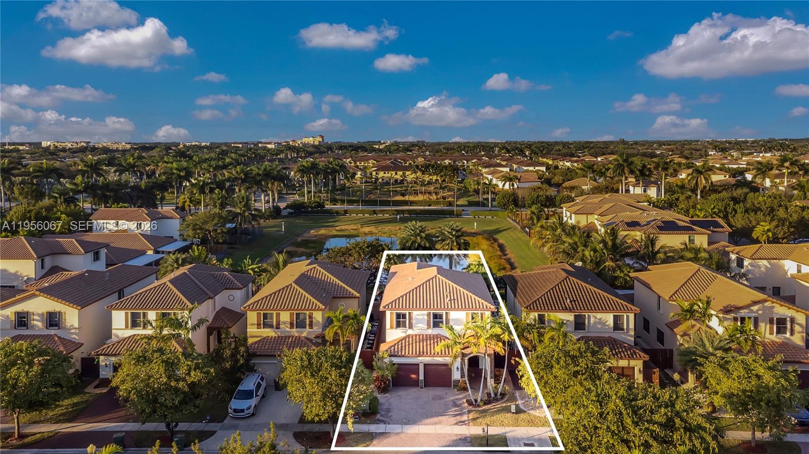 BAYWINDS OF FLORES - Residential