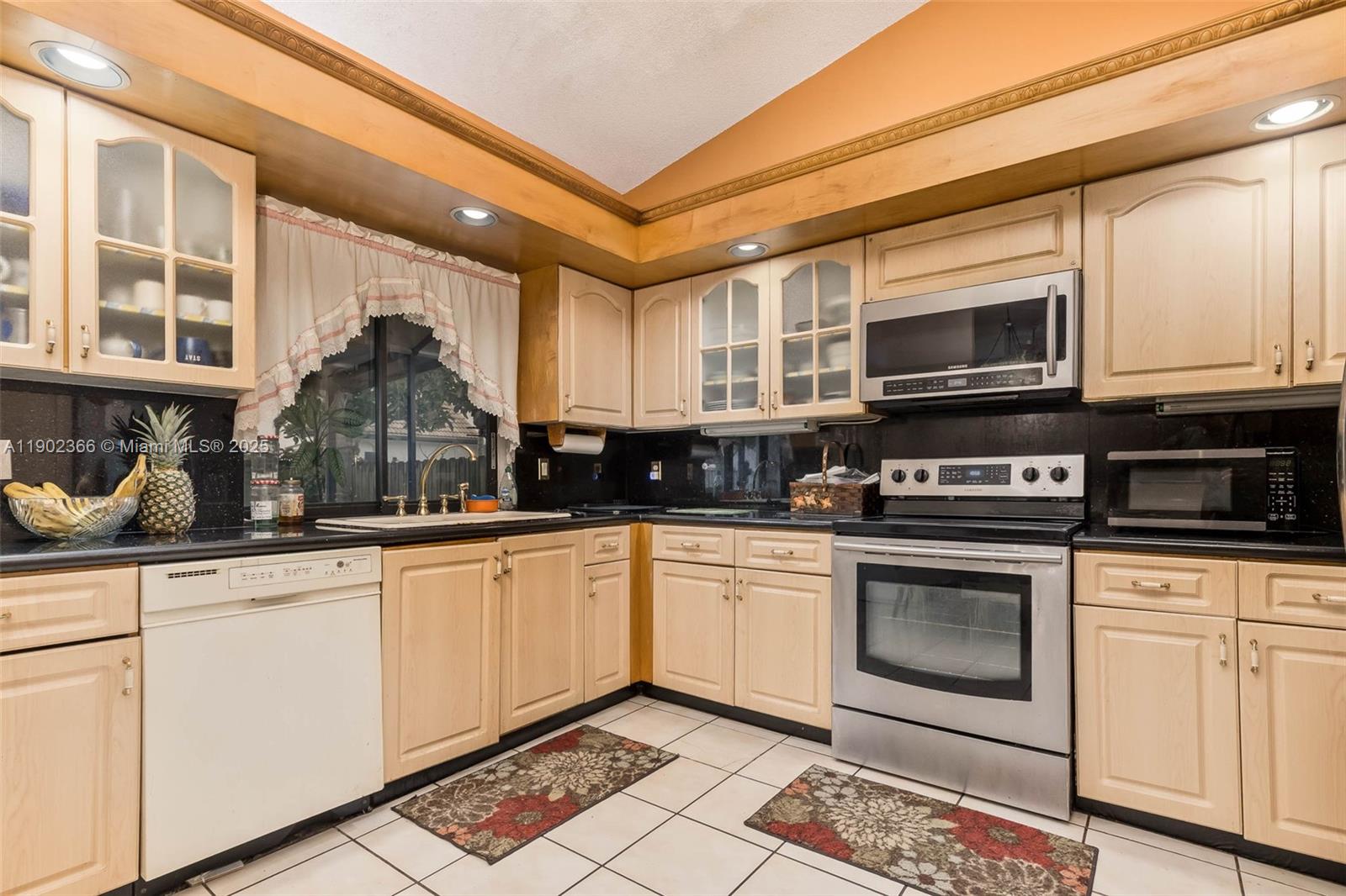 HAWKES BLUFF - Residential