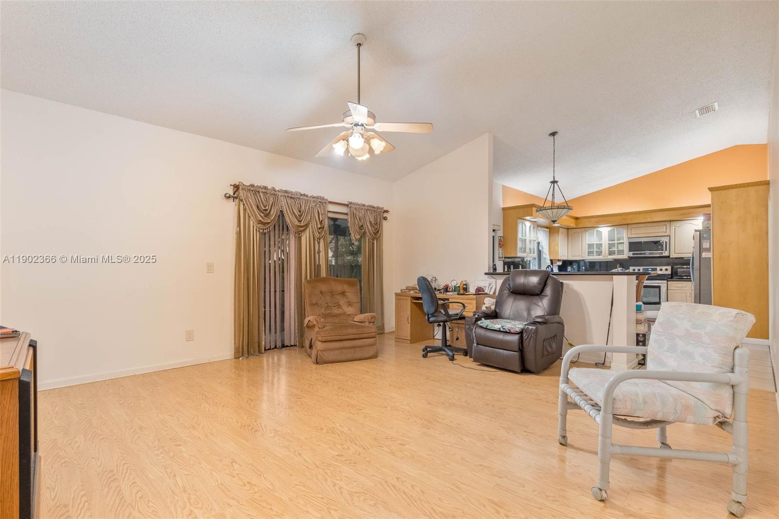 HAWKES BLUFF - Residential