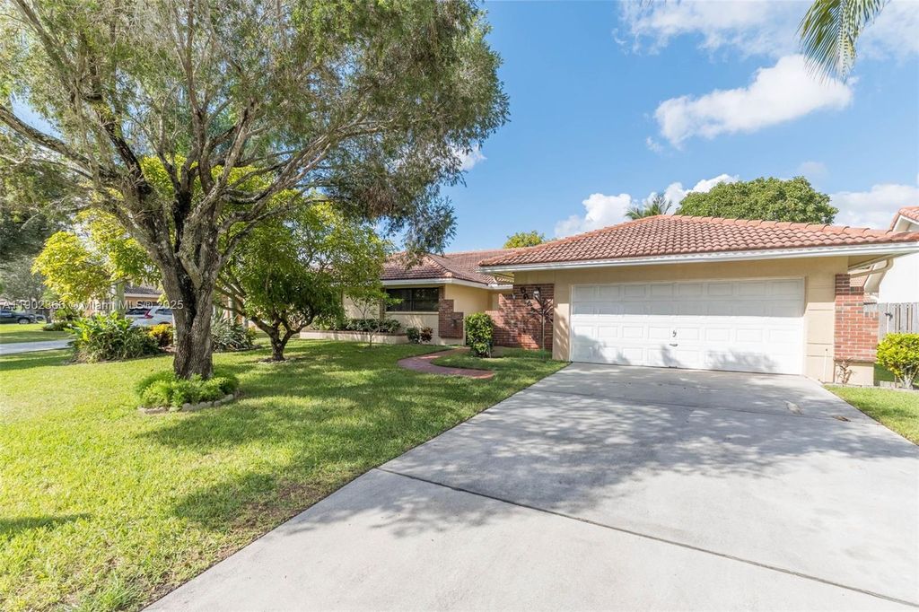 Photo of 5641 Thistledown Ter, Davie, FL 33331 (MLS # A11902366)