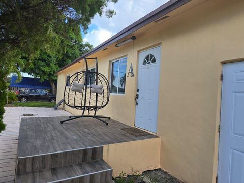 Single Family Residence in Miami FL 3158 95th St.jpg