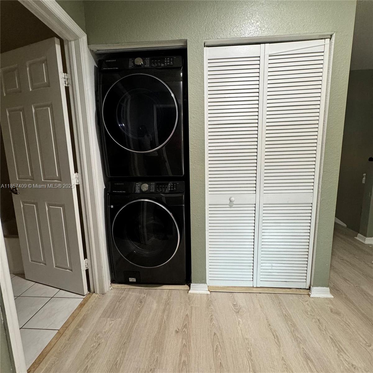 VILLAGE WALK - Residential Lease