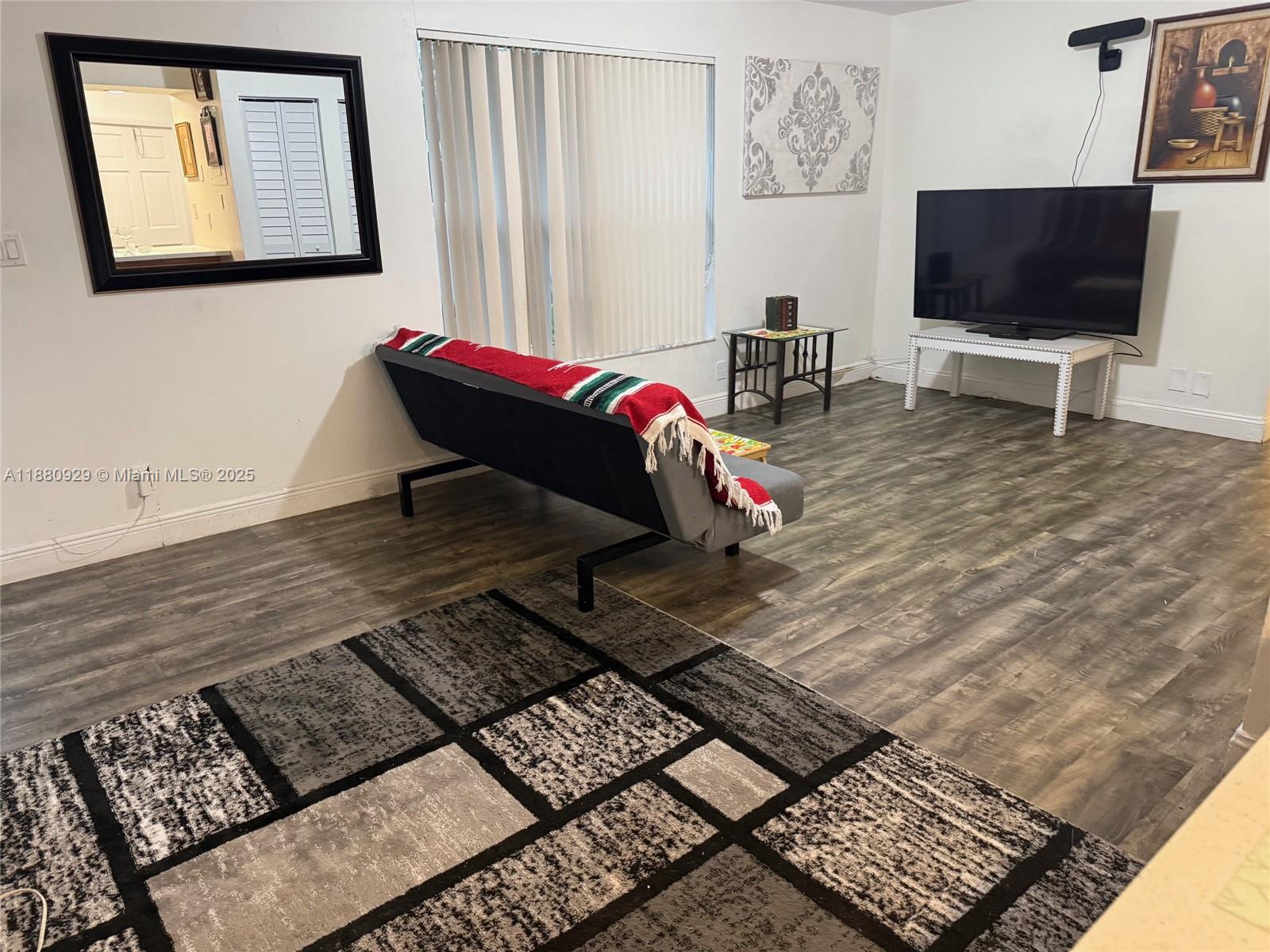 HOLLYWOOD LITTLE RANCHES - Residential Lease