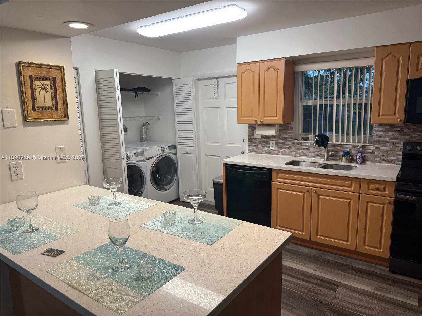 HOLLYWOOD LITTLE RANCHES - Residential Lease