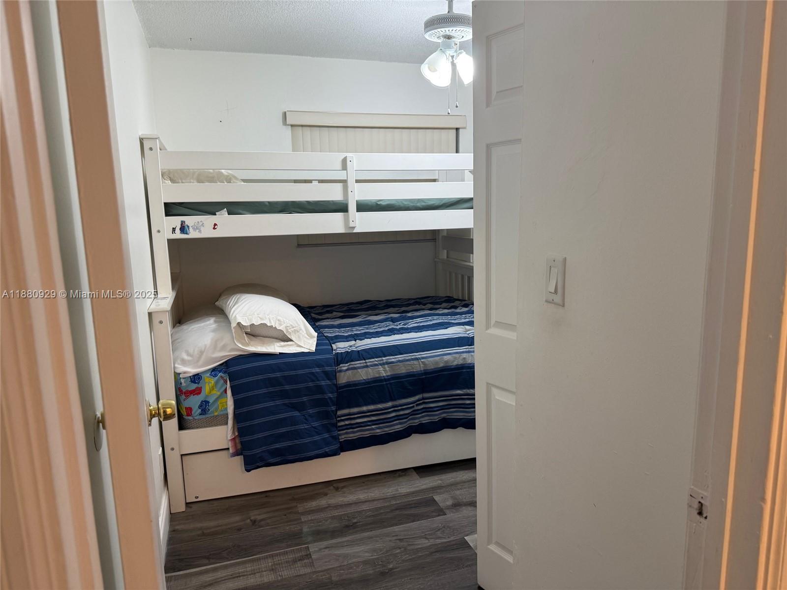 HOLLYWOOD LITTLE RANCHES - Residential Lease