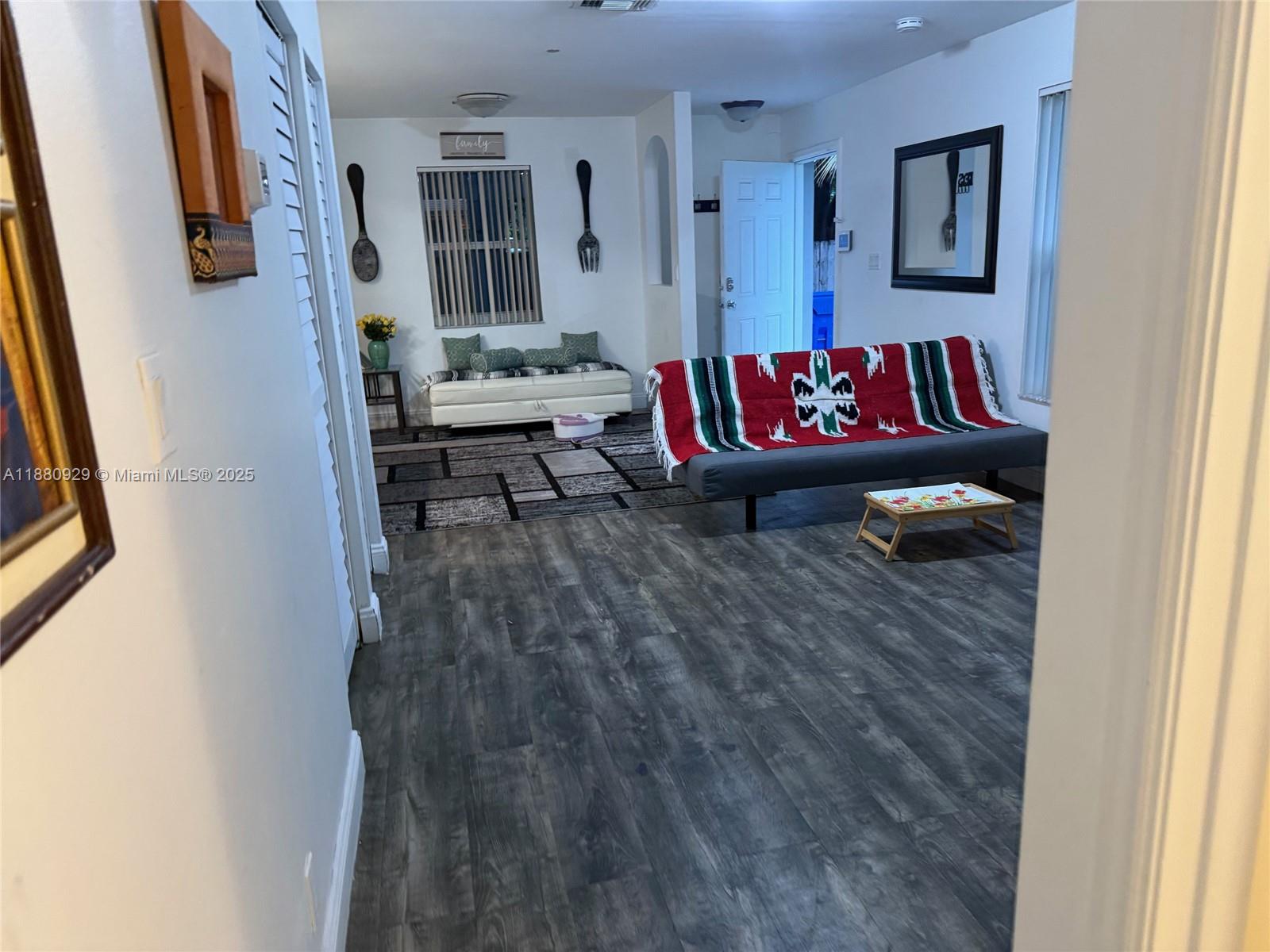 HOLLYWOOD LITTLE RANCHES - Residential Lease