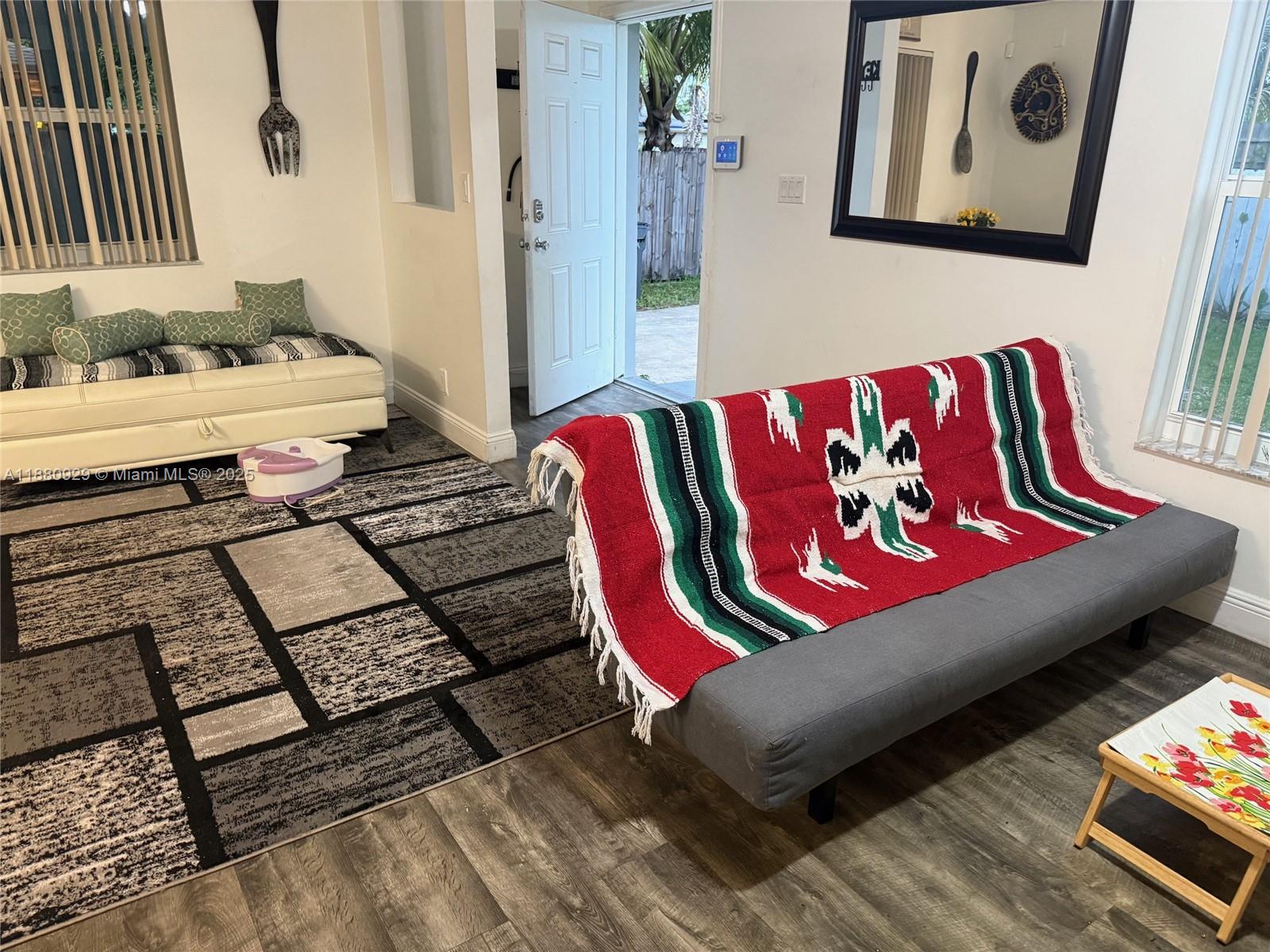 HOLLYWOOD LITTLE RANCHES - Residential Lease