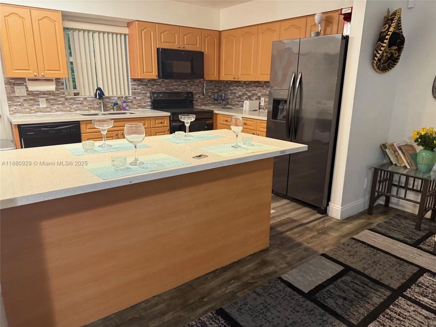 2 Bedroom/1 Bath Single family home on oversized 10,271 sq ft lot with remodeled kitchen, new flooring, and washer/dryer inside. Price includes all utilities! Centrally located East of I-95, 10 min to Hollywood beach, 15 min to Seminole Hard Rock Casino. The house is also being offered as a 3/2 for a higher rent price if that is a better fit for the tennant!
Easy to show, text Listing agent or request on Showingtime. NO HOA