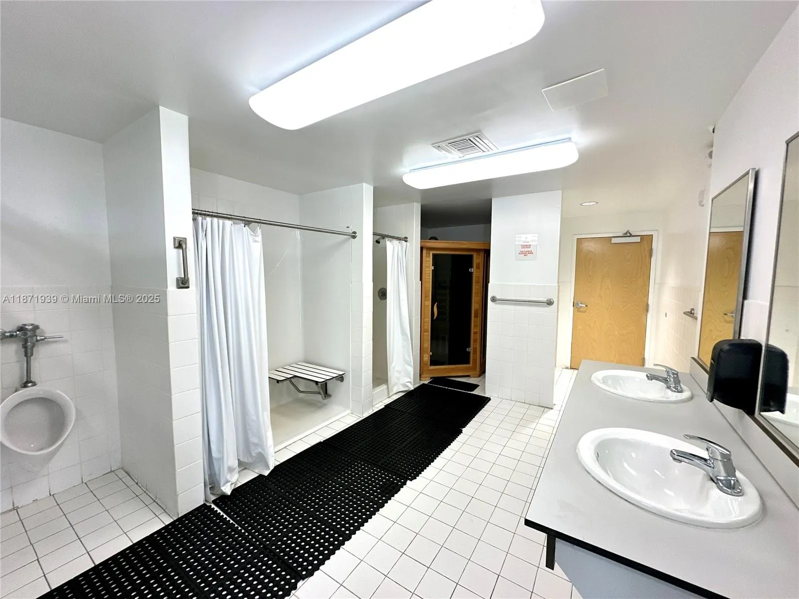 Hollywood, Florida 33020, United States, 1 Bedroom Bedrooms, ,1 BathroomBathrooms,Residential,Active,204461