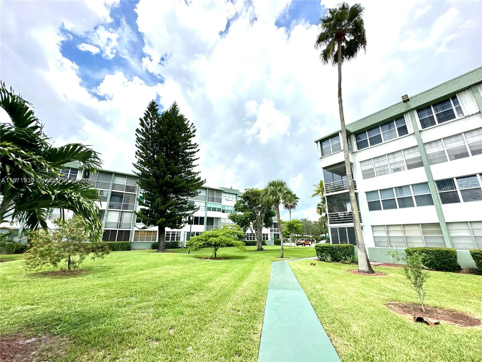 Hollywood, Florida 33020, United States, 1 Bedroom Bedrooms, ,1 BathroomBathrooms,Residential,Active,204461