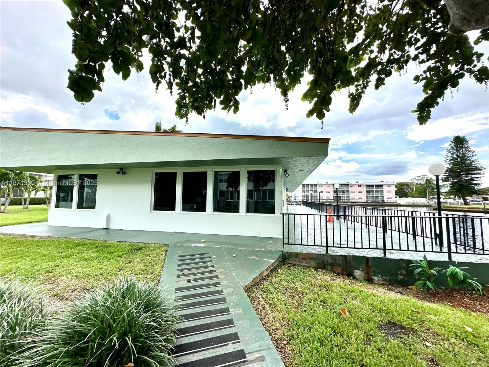 Hollywood, Florida 33020, United States, 1 Bedroom Bedrooms, ,1 BathroomBathrooms,Residential,Active,204461