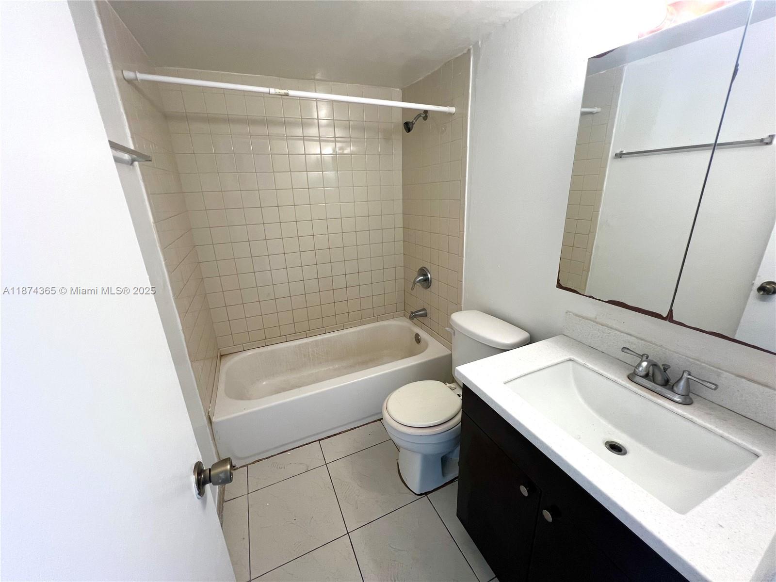 COURTS AT OAKLAND PARK - Residential Lease