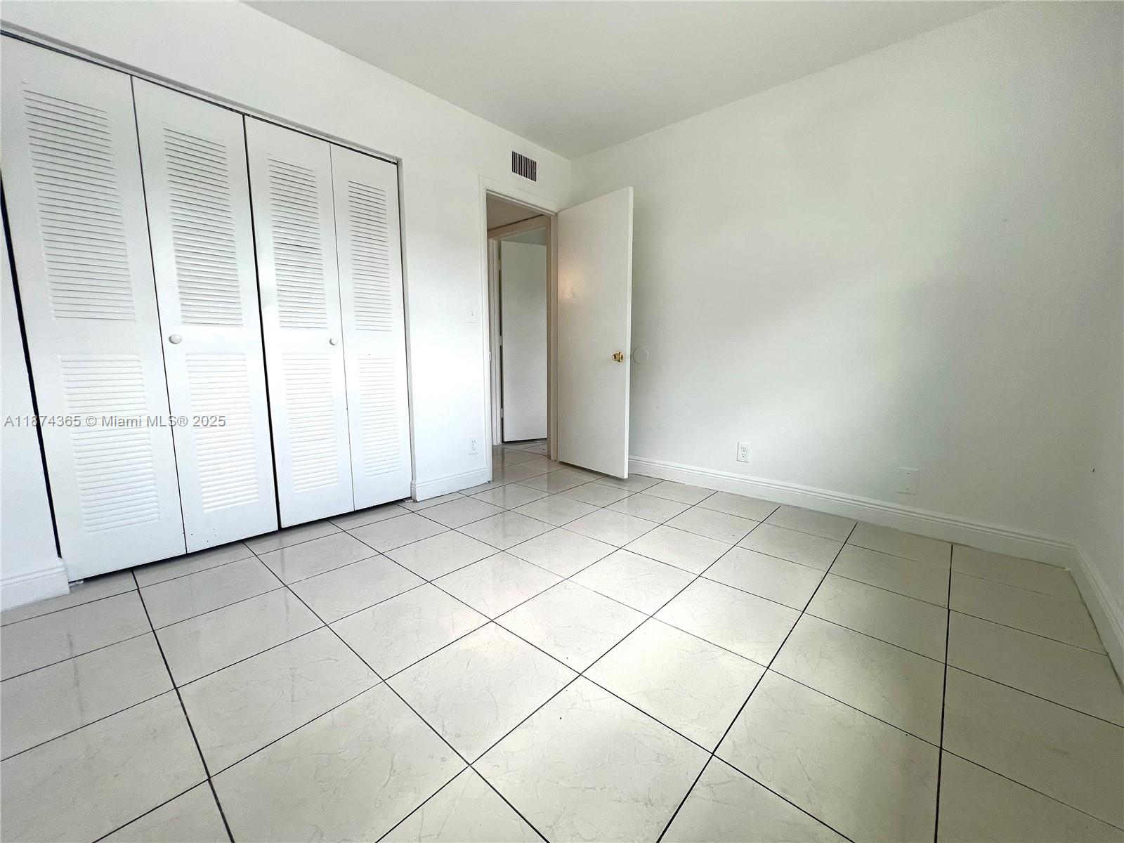 COURTS AT OAKLAND PARK - Residential Lease