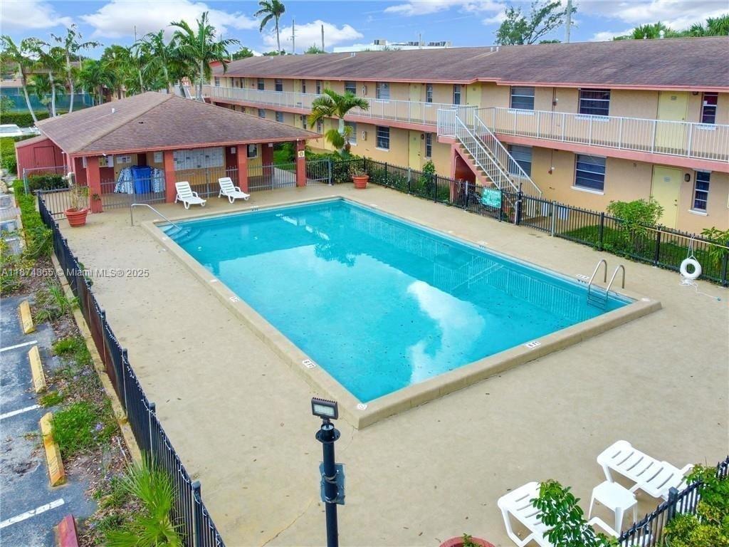 COURTS AT OAKLAND PARK - Residential Lease