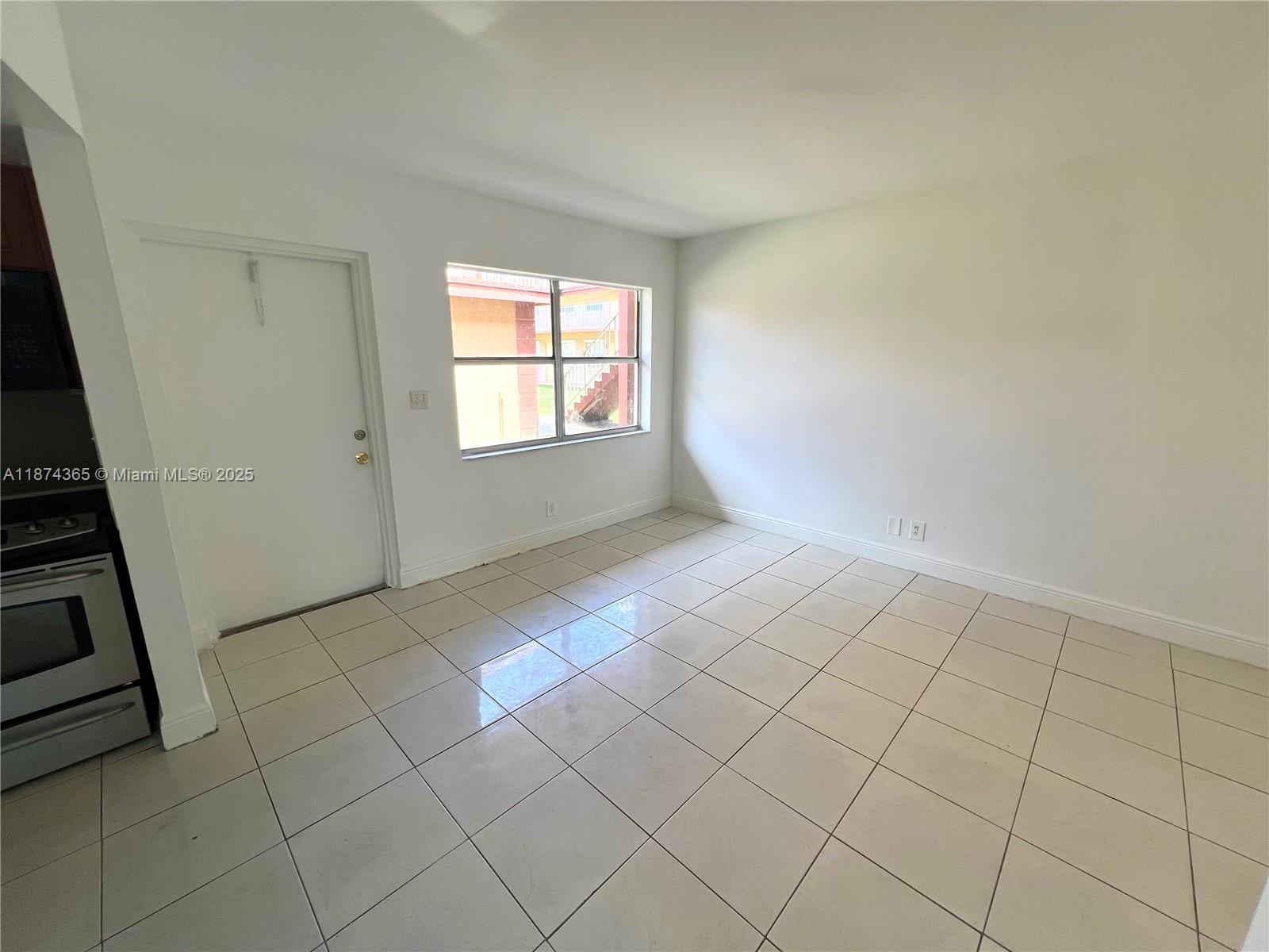 COURTS AT OAKLAND PARK - Residential Lease