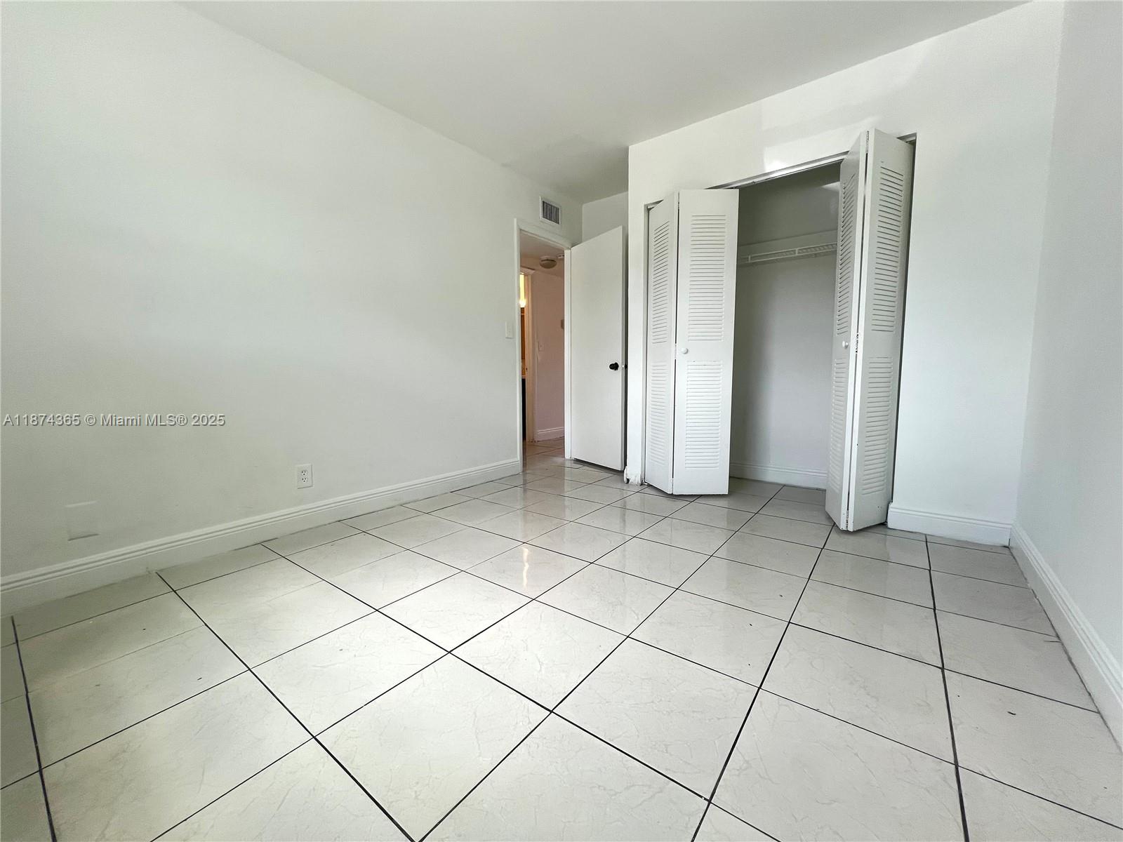 COURTS AT OAKLAND PARK - Residential Lease