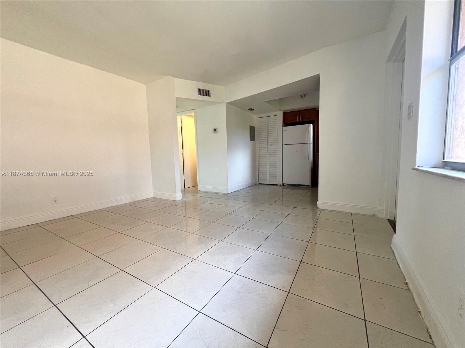 COURTS AT OAKLAND PARK - Residential Lease