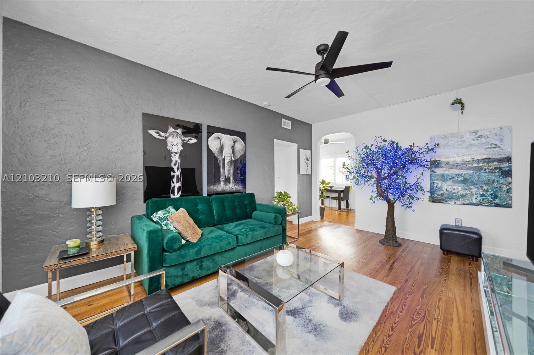 408 W 25th St 8