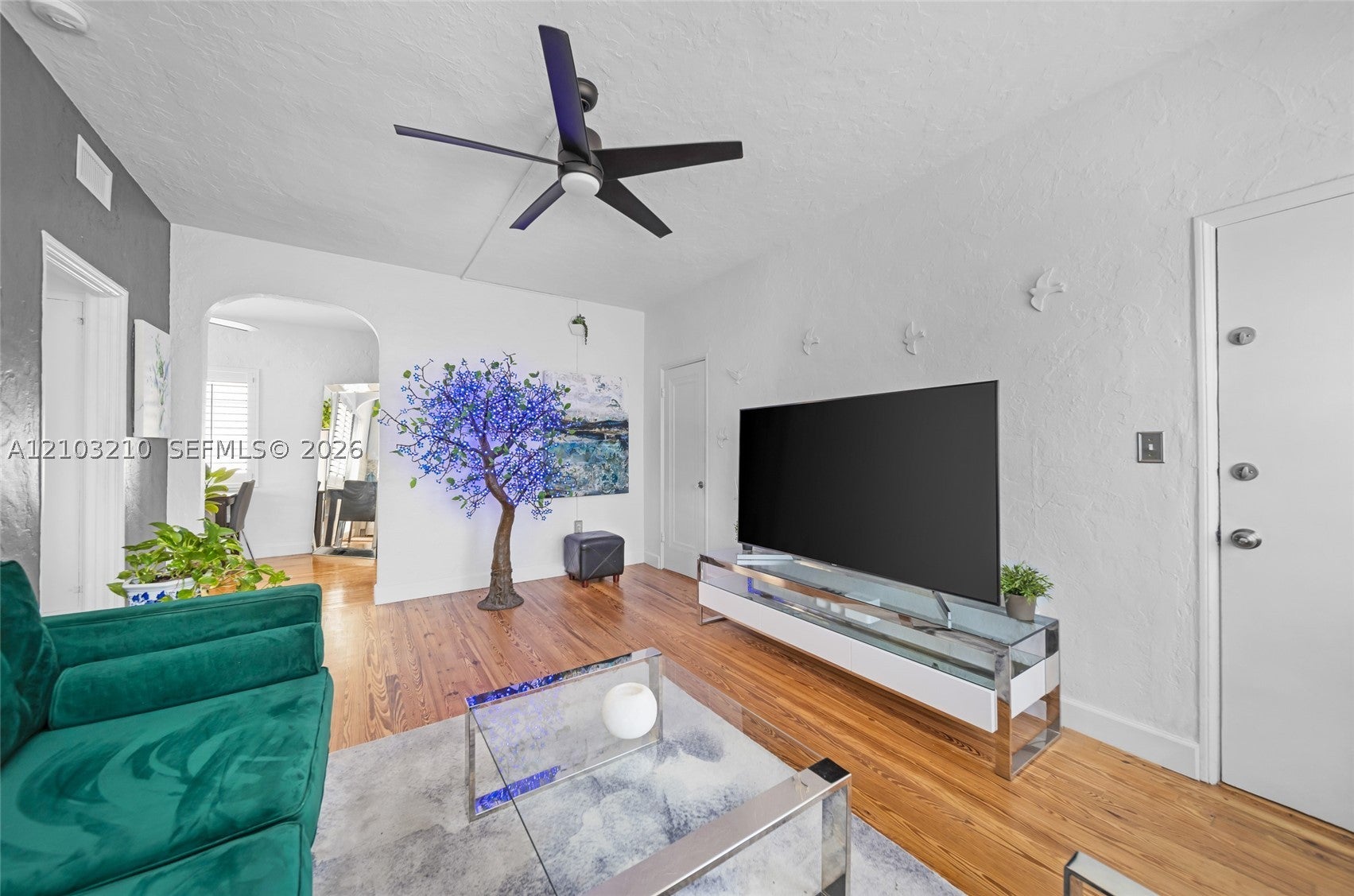 408 W 25th St 8
