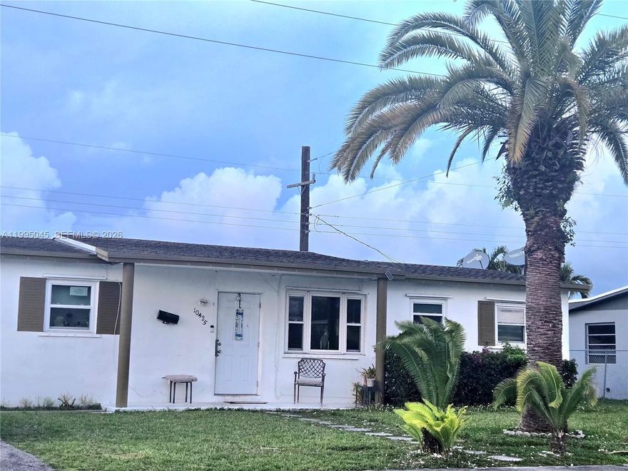 Cozy, ranch style home located in family-oriented neighborhood. Large lot with ample room for boat or pool. Close to parks, schools, hospitals and shopping.