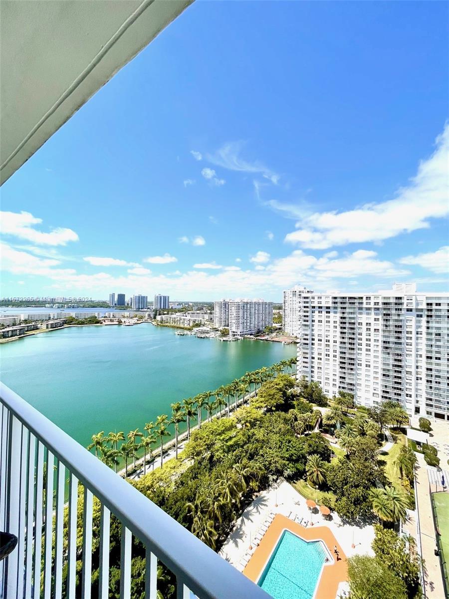 Amazing west views from this 1 bed and 1.5 bath apartment on the 21st floor in the heart of Aventura. The Admirals Port Condos offer a lush landscaping, Two swimming pools, heated, Tennis courts, Basketball court, Gym, Courtesy Bus, 24-hour security, and library.