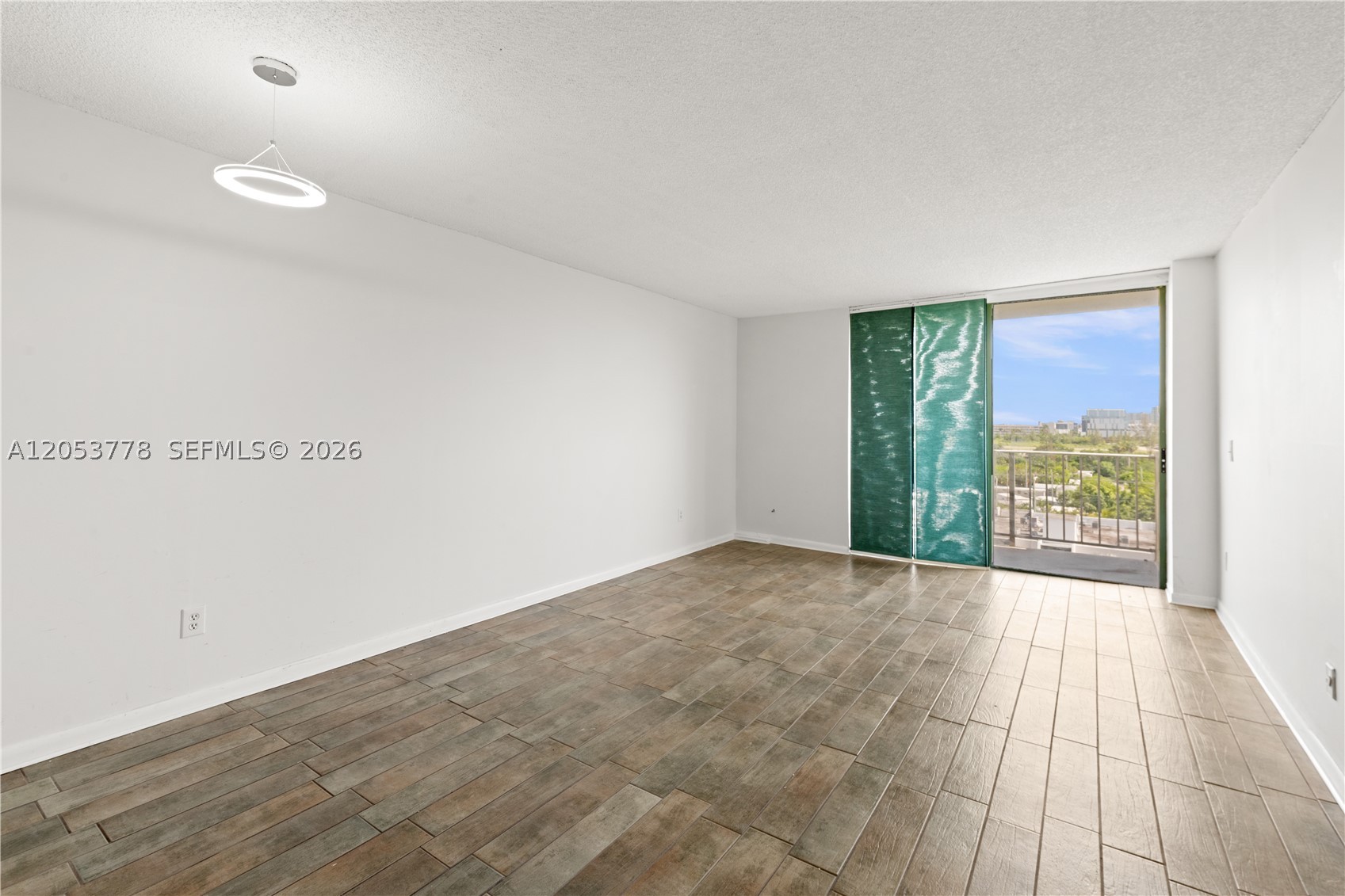 2350 NE 135th St 812