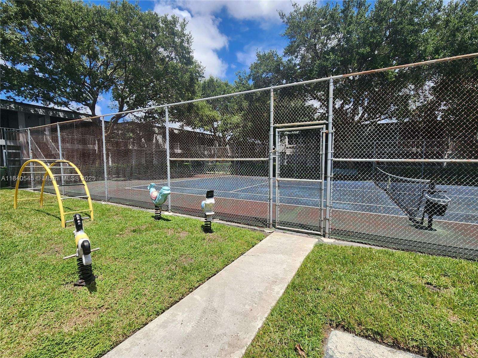 FRENCH QUARTER CONDOMINIU - Residential