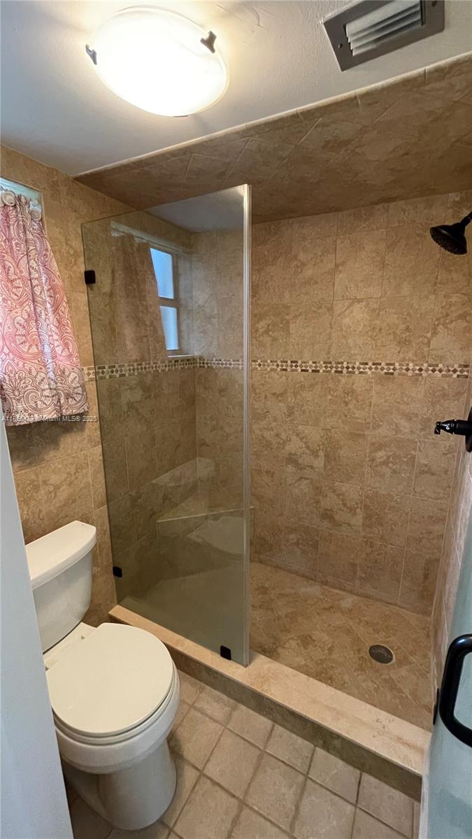 GOLDEN LAKES VILLAGE COND - Residential Lease