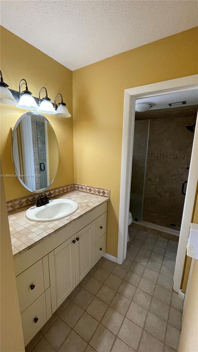 GOLDEN LAKES VILLAGE COND - Residential Lease
