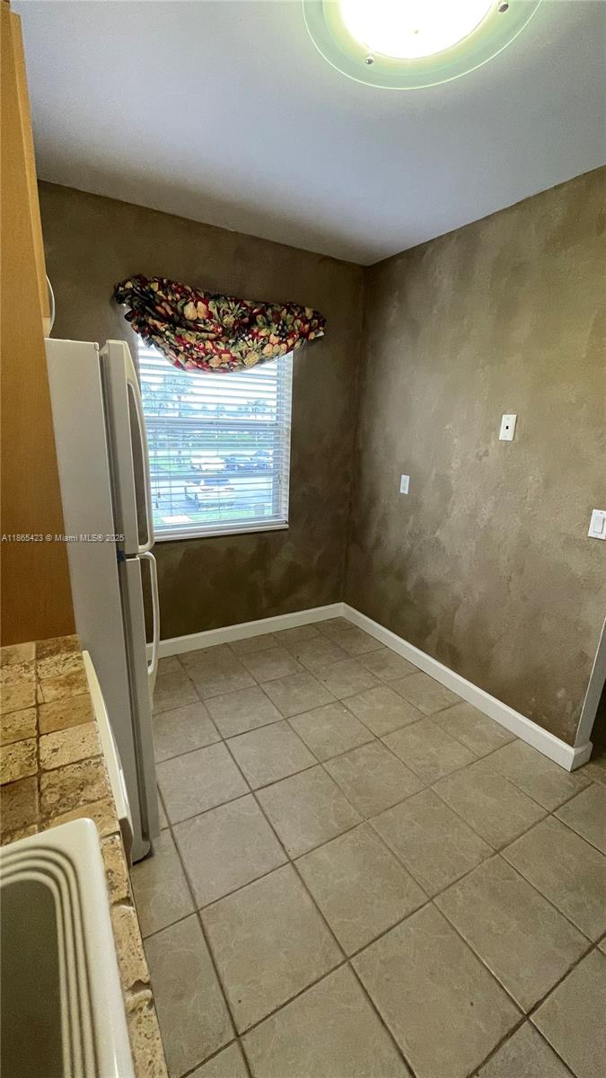 GOLDEN LAKES VILLAGE COND - Residential Lease