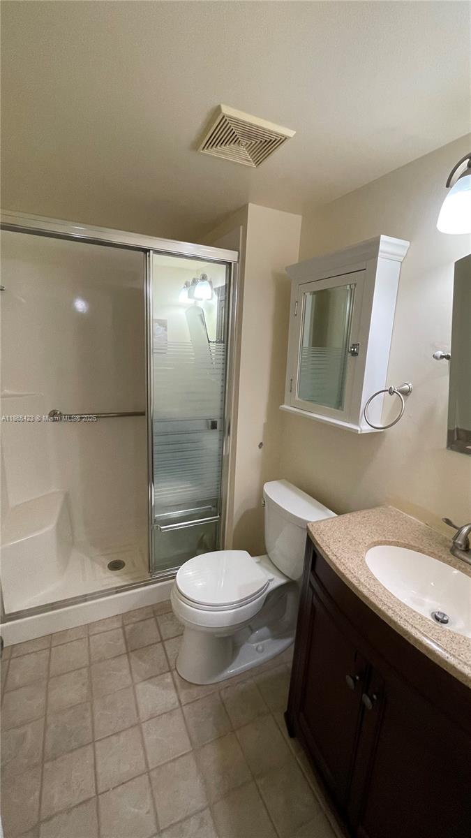 GOLDEN LAKES VILLAGE COND - Residential Lease