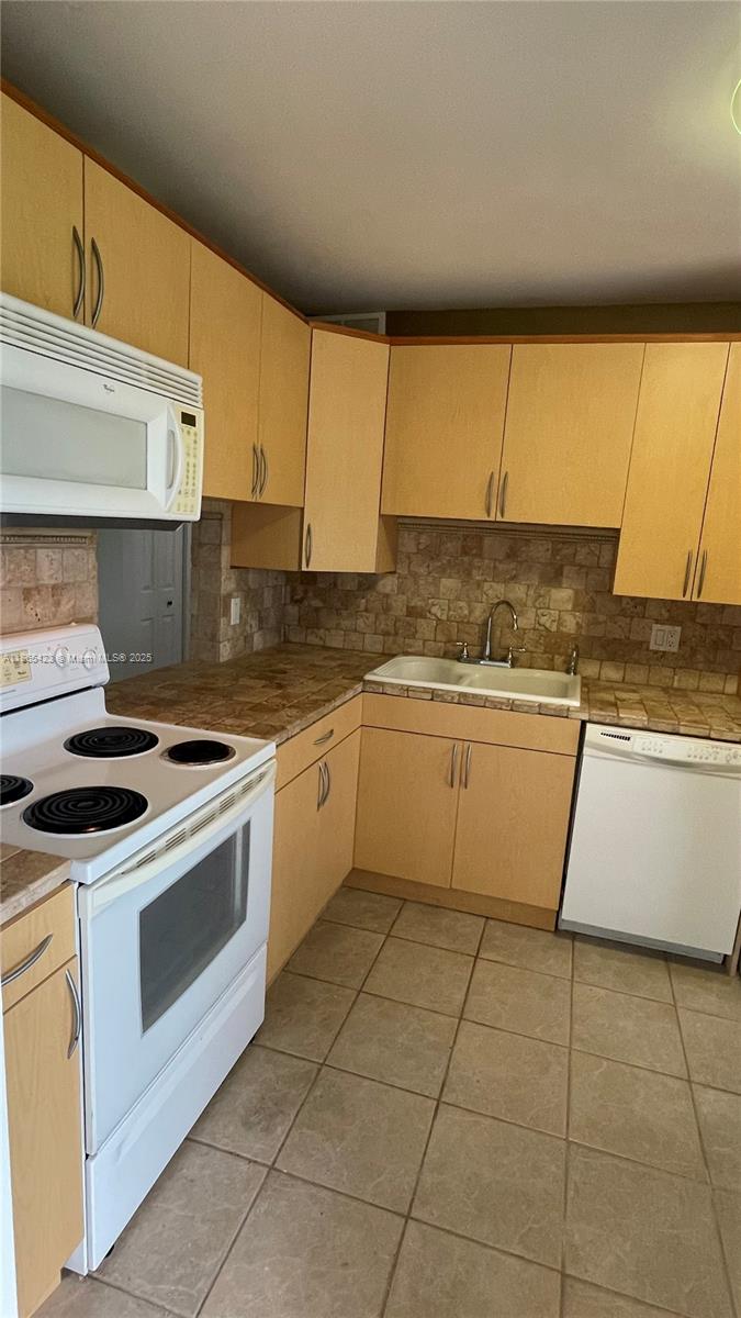GOLDEN LAKES VILLAGE COND - Residential Lease