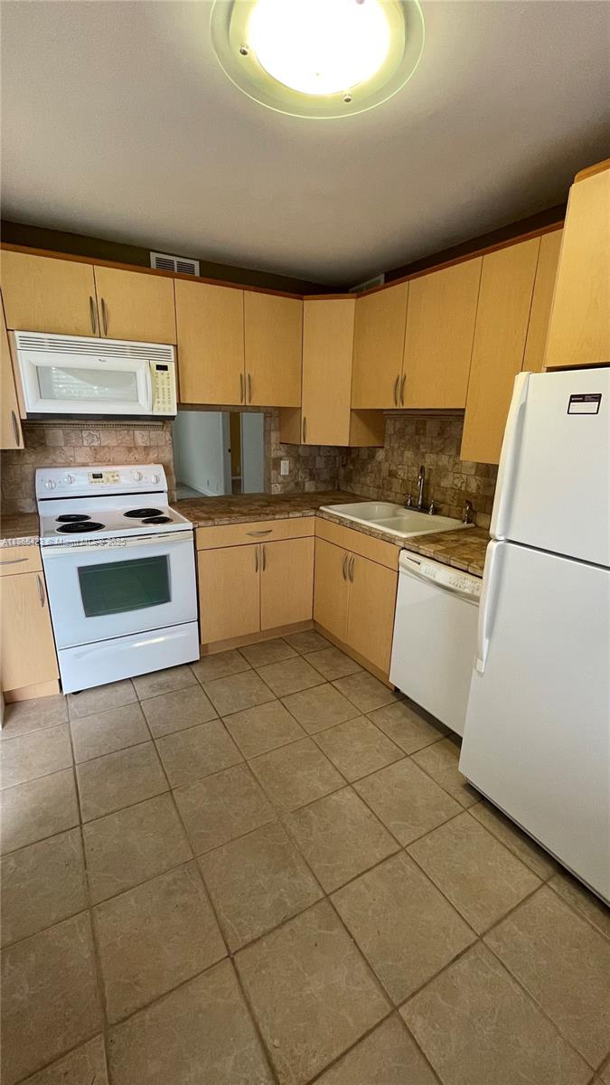 GOLDEN LAKES VILLAGE COND - Residential Lease