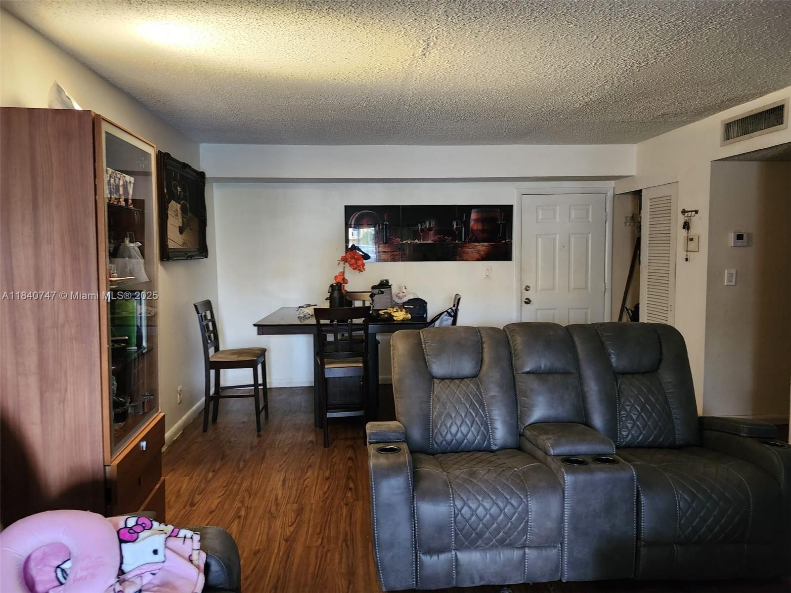 VENETIAN GARDENS AT COUNT - Residential