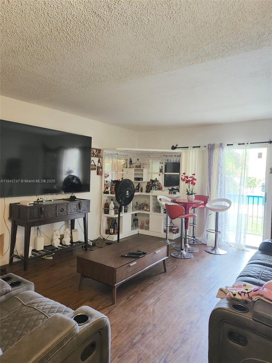 VENETIAN GARDENS AT COUNT - Residential