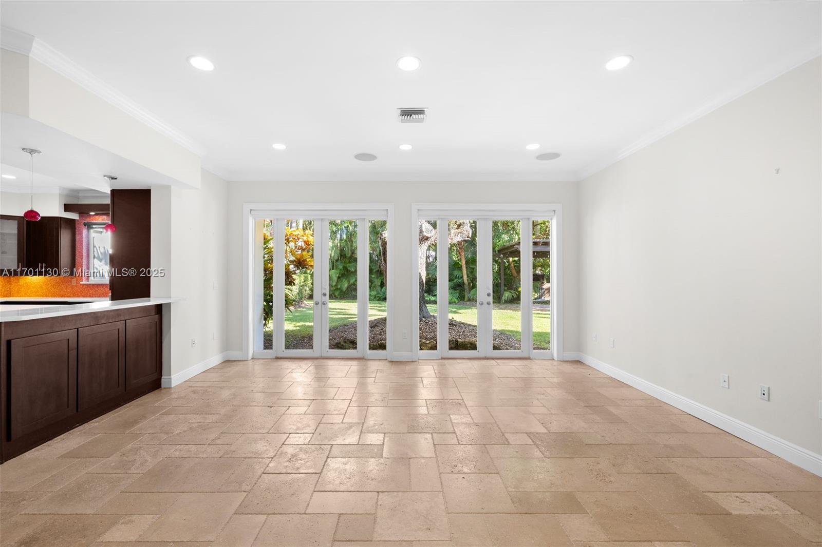 UNIVERSITY ESTATES - Residential