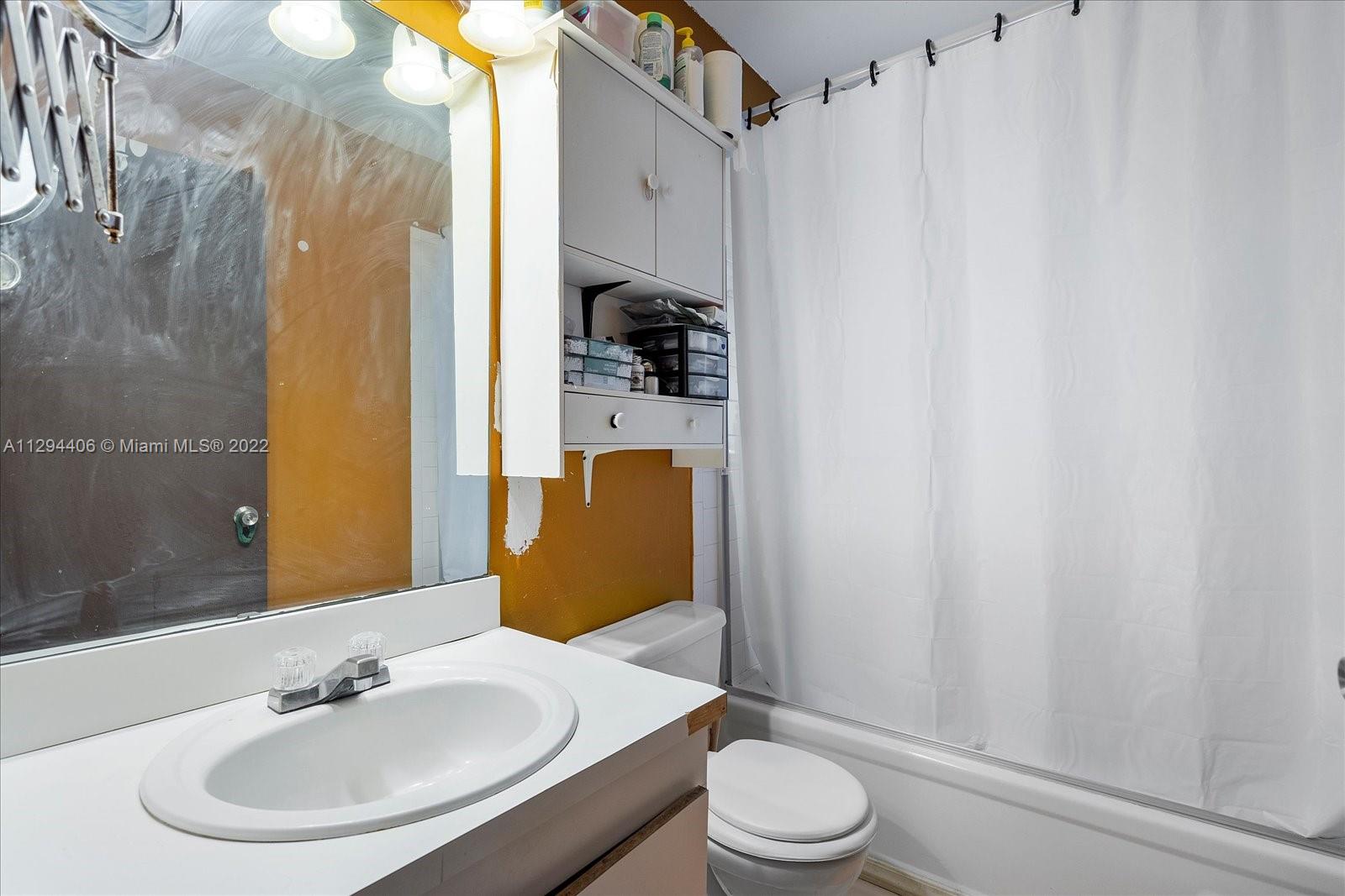 ROZLAND CONDO - Residential