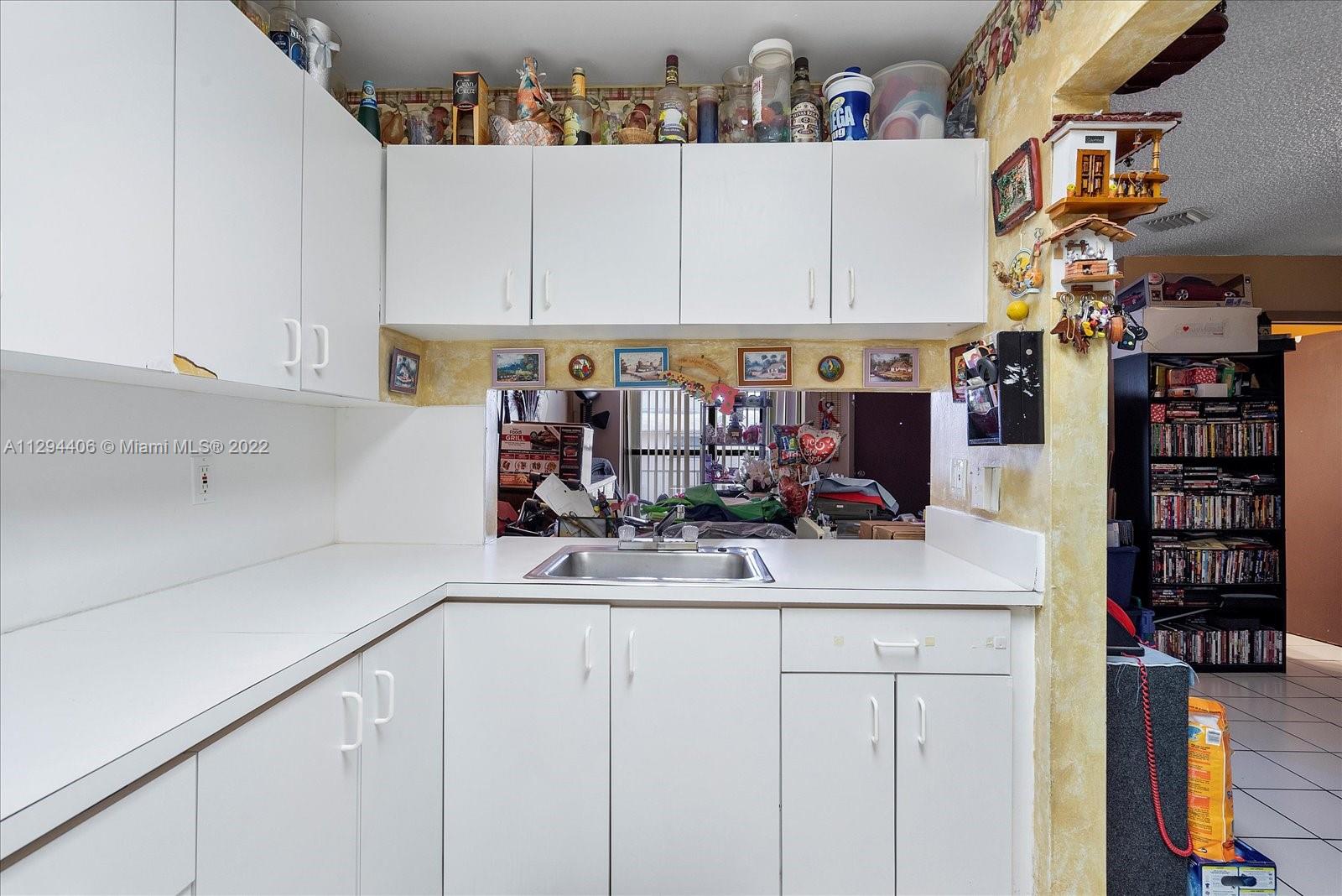 ROZLAND CONDO - Residential