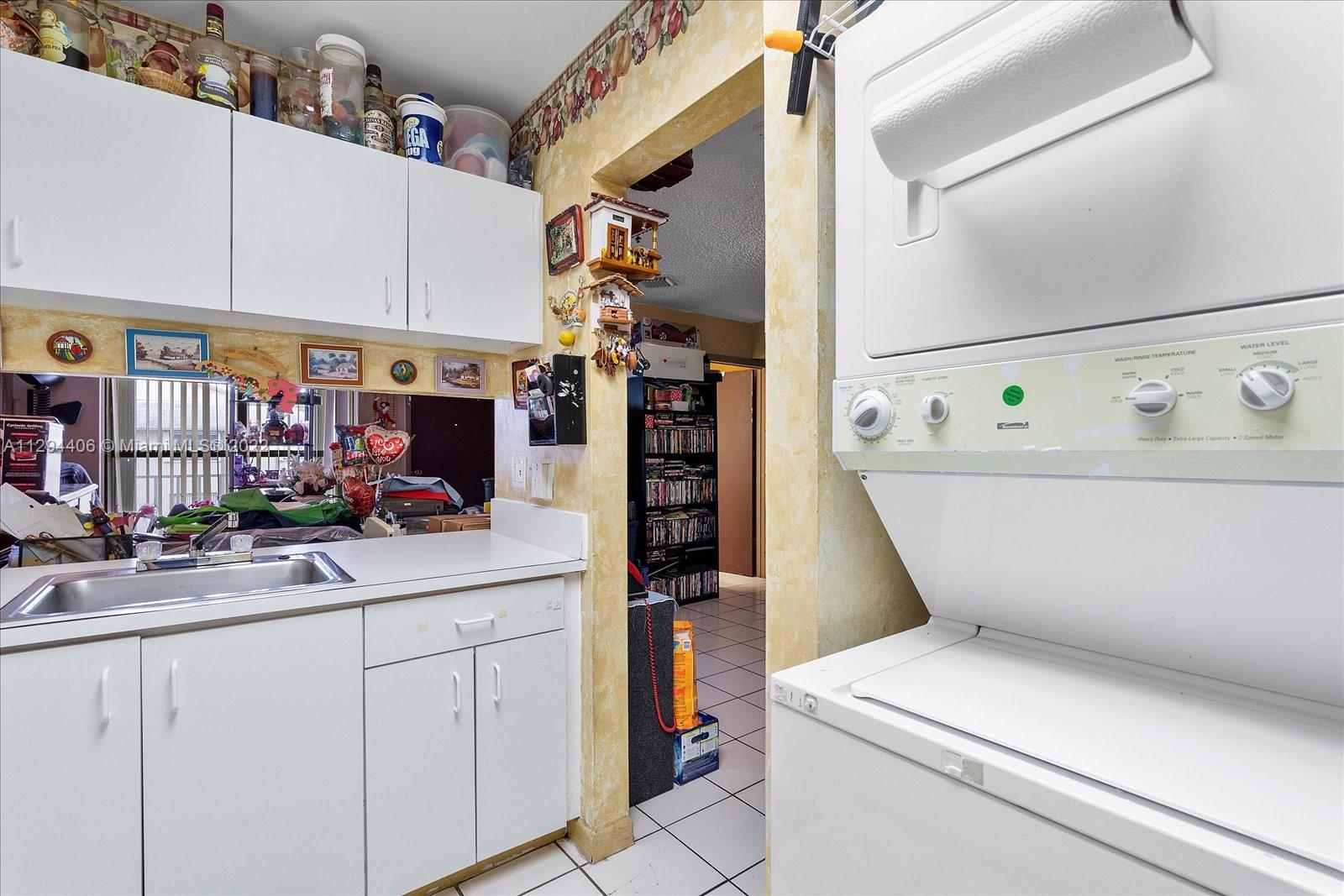 ROZLAND CONDO - Residential