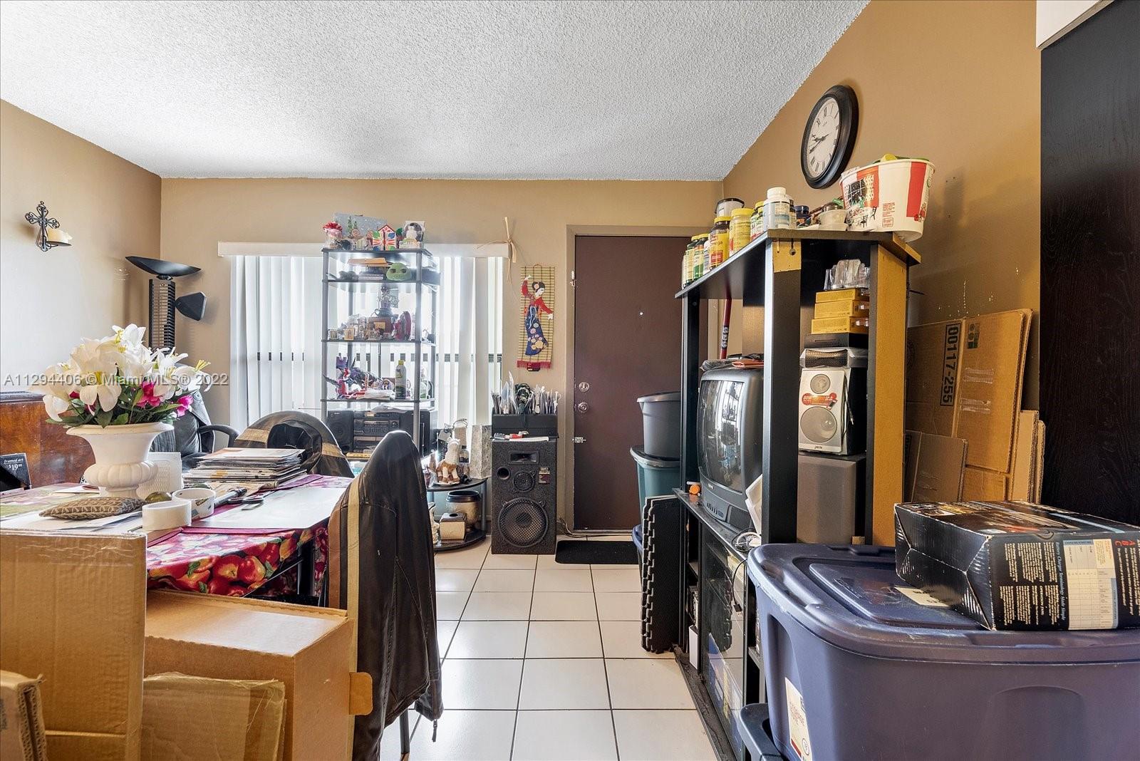 ROZLAND CONDO - Residential