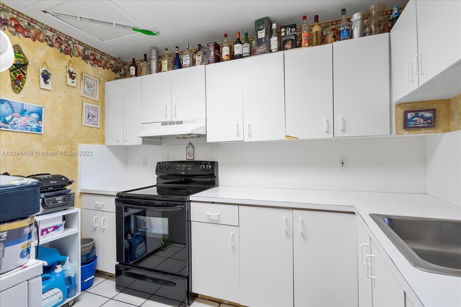 ROZLAND CONDO - Residential