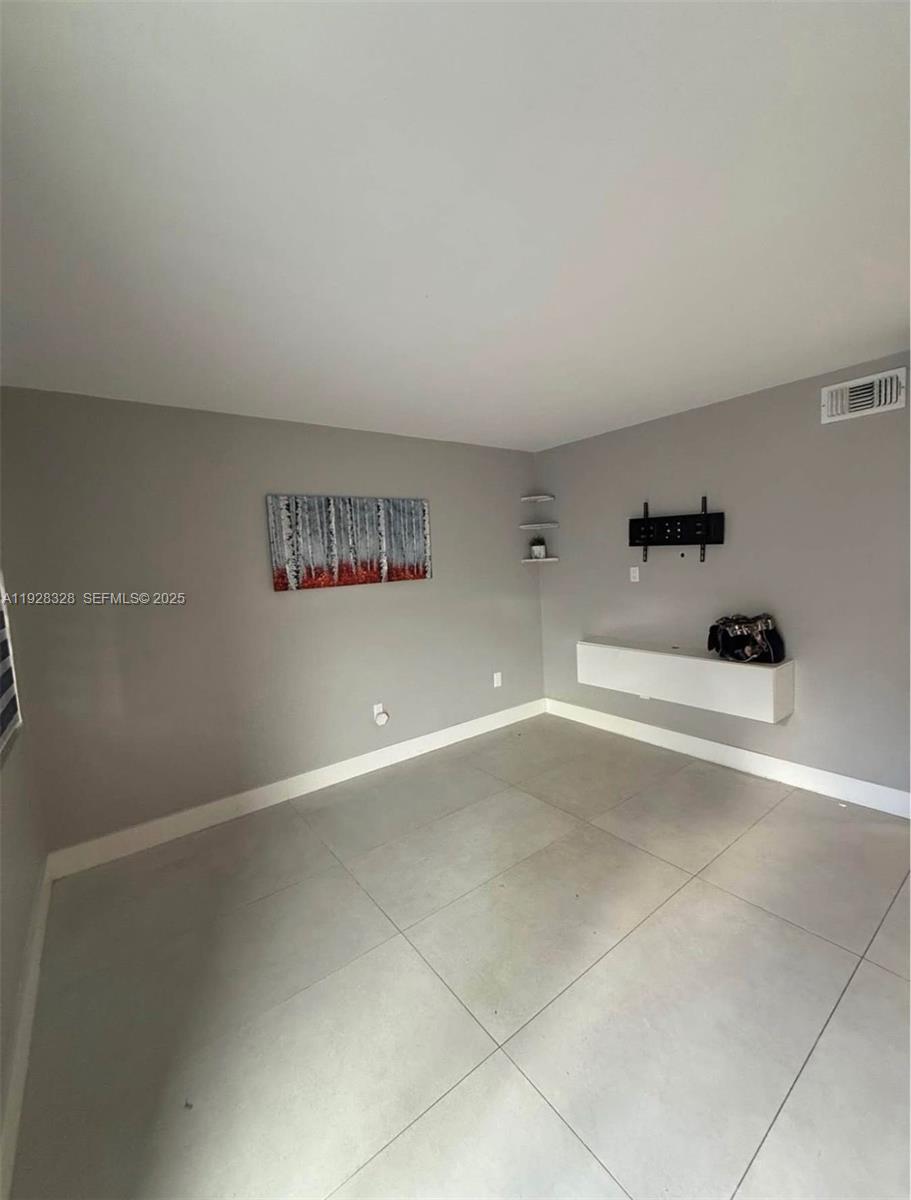 VILLAS DEL LAGO CONDO 8 - Residential