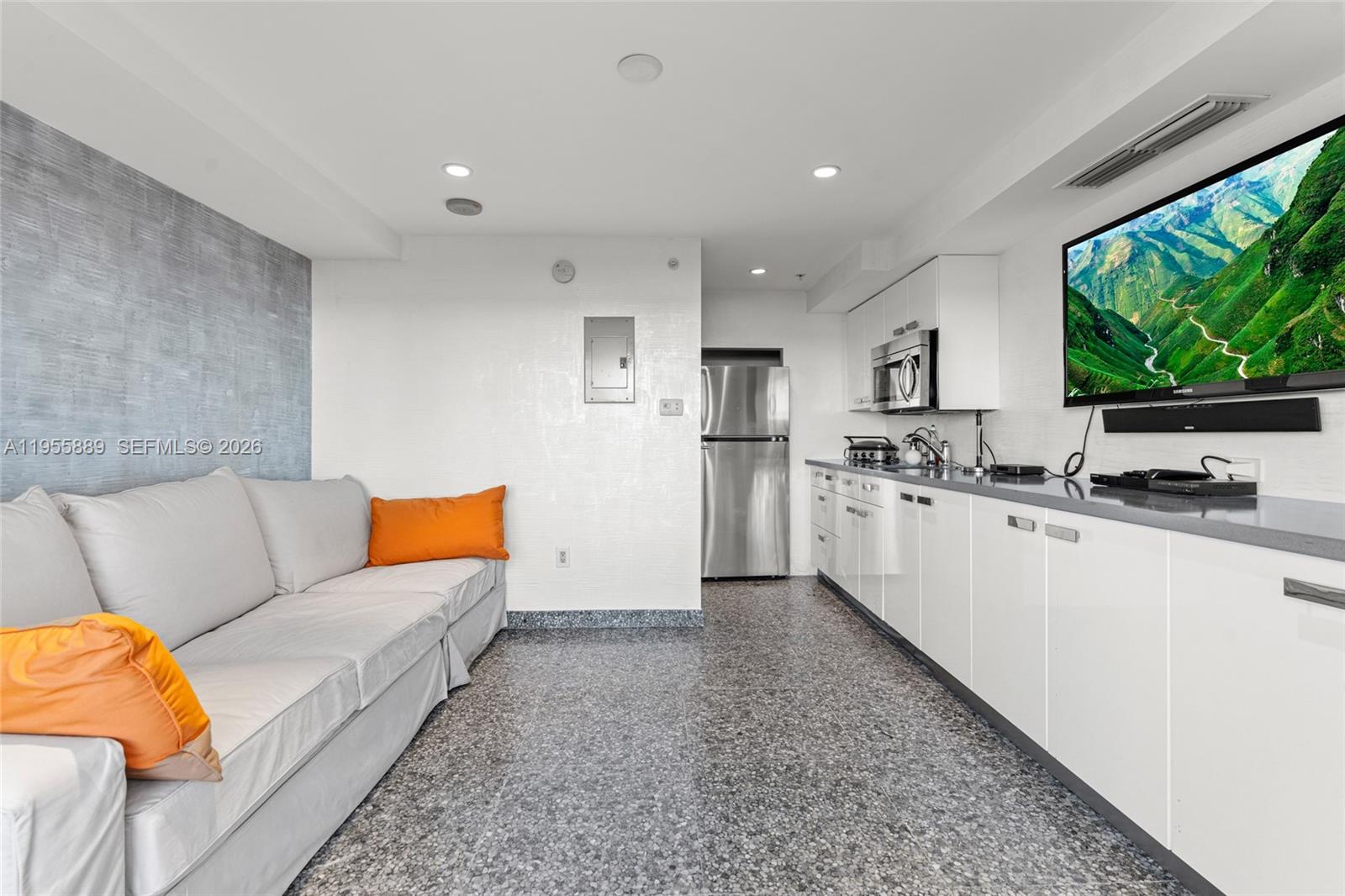 TRUMP ROYALE CONDO - Residential