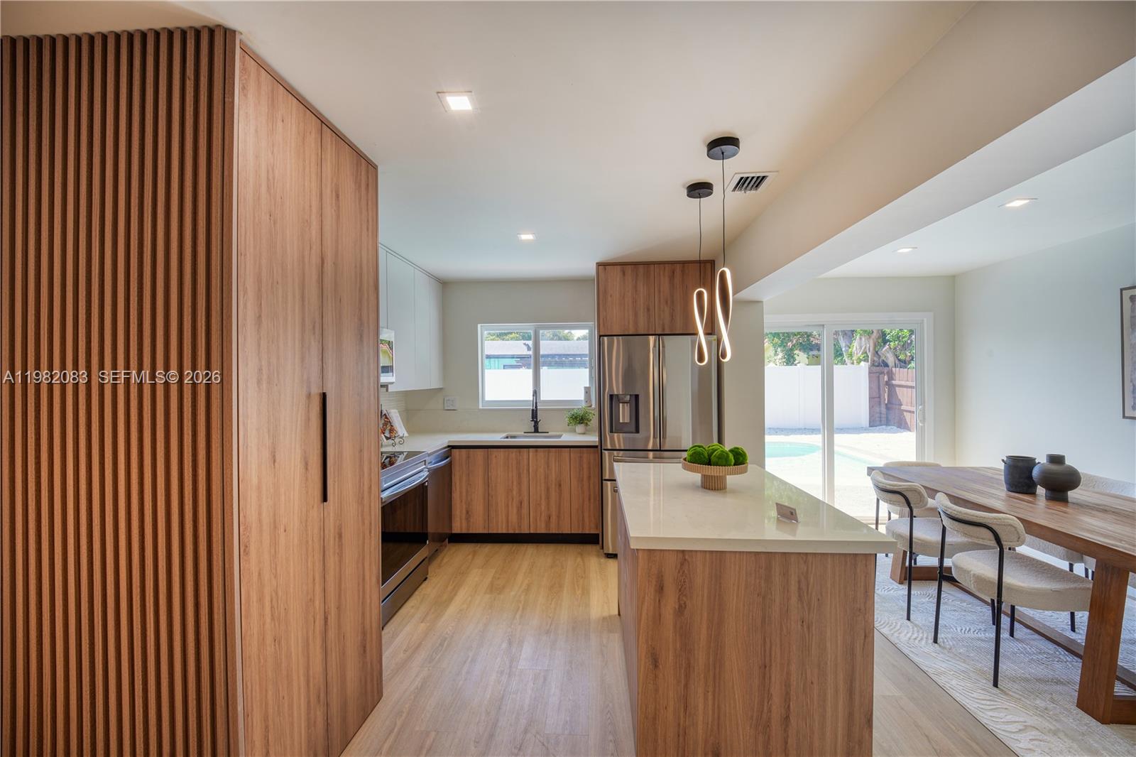 CRESTHAVEN NO 4 - Residential