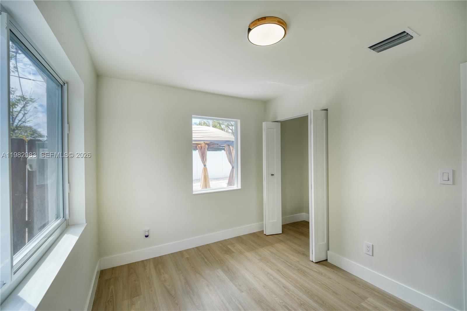 CRESTHAVEN NO 4 - Residential