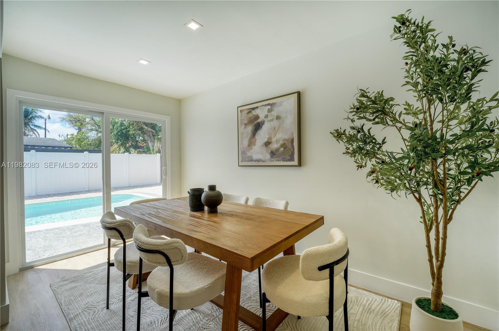 CRESTHAVEN NO 4 - Residential