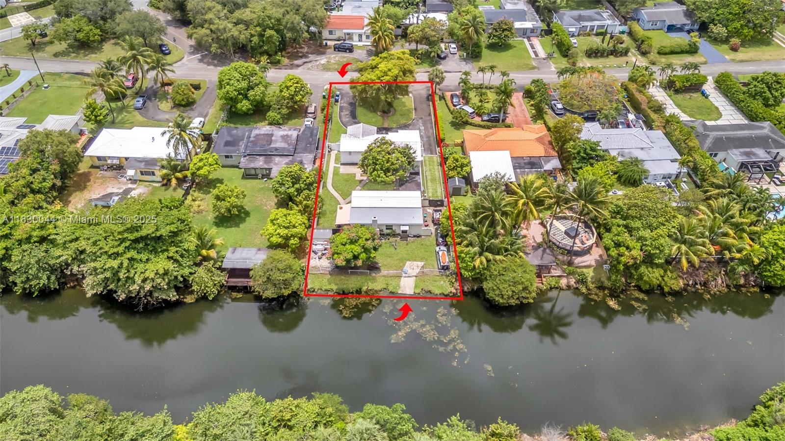 Charming duplex in a private cul-de-sac with water views and access for kayaking. The front unit has 2 beds/1 bath, needs kitchen and bath remodel; roof, A/C, and water heater are existing. The back unit features a new roof, new tankless water heater, new private laundry. Enjoy a mango tree, plenty of parking, and a peaceful setting. Great investment or multi-family home! call us immediately this is a great opportunity waiting for you!