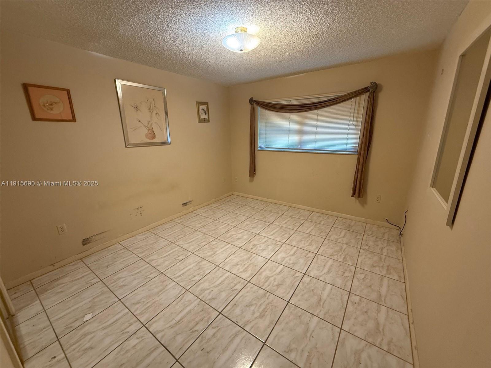 KENDALL LKS EAST PATIO CO - Residential